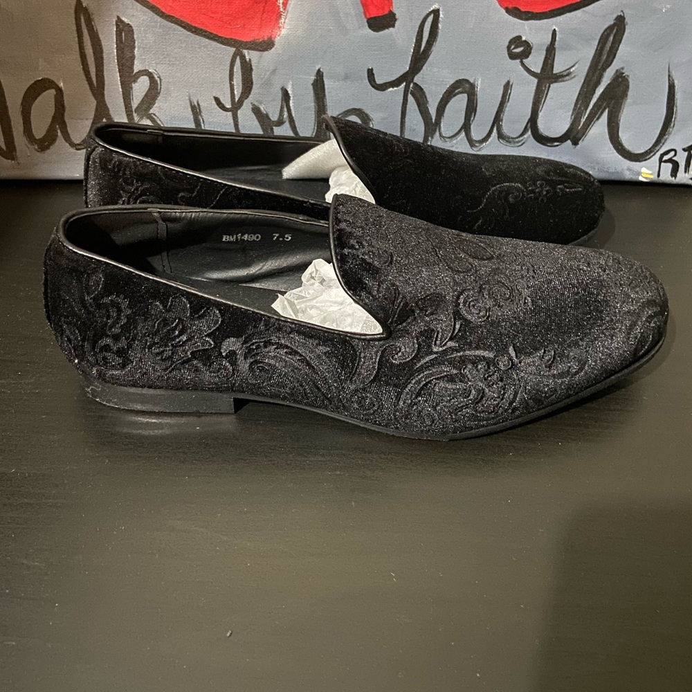 Men’s Slip on Black Loafers size 7.5